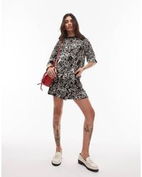 TOPSHOP - Pantalones Cortos Monocromáticos De Corte Cuadrado Con Estampado Y Aplicaciones Florales De (Parte De Un Conjunto) - Lyst
