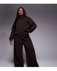 ASOS - Joggers Marrón De Pernera Ancha Con Estampado Gráfico "Ski Club" De Weekend Collective Curve (Parte De Un Conjunto) - Lyst