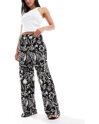 Vero Moda - – plissee-hose mit hohem bund, weitem bein und tropischem muster - Lyst