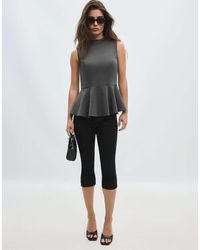 Stradivarius - Hoogsluitende Peplumtop Zonder Mouwen - Lyst