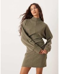 ASOS - Vestido Corto Con Cuello Alzado, Mangas Murciélago Y Laterales Fruncidos De Tejido Muy Suave De -Verde - Lyst