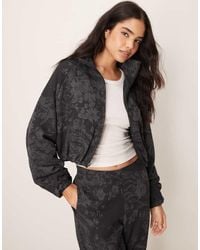 Nike - Chaqueta Negra Y Gris Con Patrón Floral De Jacquard De Mdc De - Lyst