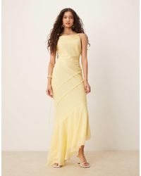 ASOS - Robe longue douce au toucher à surpiqûres avec col bénitier et lanières dans le dos - citron - Lyst