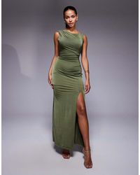 TFNC London - Vestito Oliva Con Spalla Scoperta, Gonna Al Polpaccio E Spacco Sulla Coscia - Lyst