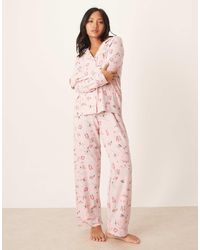 ASOS - Asos design petite – superweicher pyjama aus langärmligem hemd und hose mit ski-aufdruck und farblich abgesetzter paspelierung - Lyst