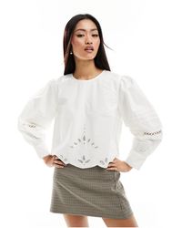 French Connection - Blusa corta blanca con bordado inglés - Lyst