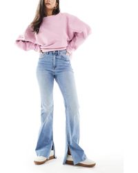 Stradivarius - D74 - jean évasé fendu - délavage moyen - Lyst