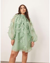 ARRANGE - Curve - robe trapèze courte en organza avec col montant et appliqués fleuris - clair - Lyst