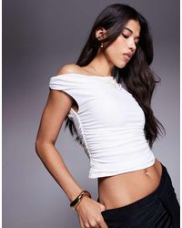 Missy Empire - Top A Doppio Strato Sinuoso Con Spalla Scoperta - Lyst
