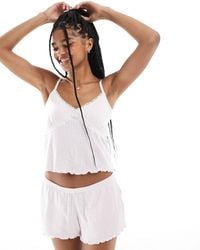 Hollister - – pointelle-pyjama mit streifen und spitzenrand, bestehend aus camisole und shorts mit niedrigem bund - Lyst