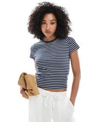 Hollister - – kurzärmliges t-shirt mit blauen streifen - Lyst
