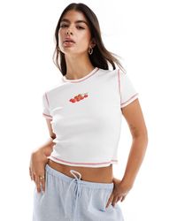 Pieces - T-shirt corta bianca a coste con cuciture rosse a contrasto e stampa di pomodorini - Lyst