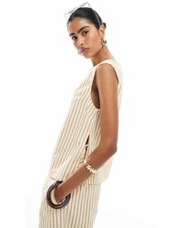 ASOS - Seersucker Shell Top Met Gestrikte Zijkant En Bruine Strepen, Deel Van Co-Ord Set - Lyst