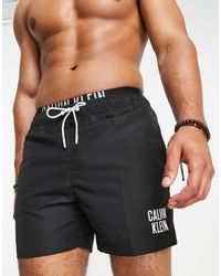 Calvin Klein Pantaloncini da bagno neri con logo piccolo sulla coscia - Nero