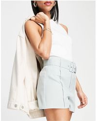 In The Style - X dani dyer – exclusive – elegante e shorts mit hohem bund und gürtel, kombiteil - Lyst