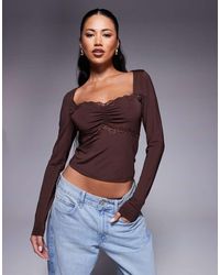 ASOS - Top Aderente A Maniche Lunghe Con Scollo Quadrato E Ruches Sul Davanti Color Cioccolato Con Dettaglio - Lyst
