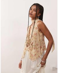 Reclaimed (vintage) - Blouse Van Chiffon Met Bloemenprint, Ruches En Gestrikte Voorkant Met Bijpassende Sjaal - Lyst
