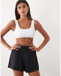 4505 - Scoop Neck Medium Support Sports Bra With Removable Padding - Lyst