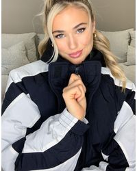 Reebok Gewatteerd Jack Zonder Sluiting Met Klein Logo En Kleurvlakken Op - Zwart