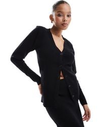 Pretty Lavish - – gerippte strickjacke - Lyst