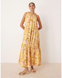 Y.A.S - Vestido Largo Rosa Y Verde Con Estampado Floral Difuminado, Lazadas En Los Hombros Y Bajo Escalonado De - Lyst
