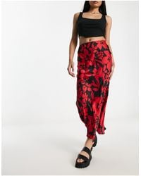 New Look - Falda midi roja y negra con estampado floral - Lyst