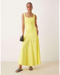 ASOS - Asos design tall – ärmelloses, tailliertes midikleid - Lyst