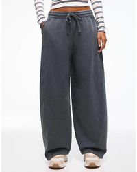 Bershka - – flauschige barrel-hose - Lyst
