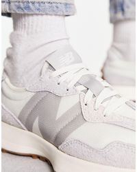 New Balance In esclusiva per asos - - 327 - sneakers grigie e bianche - Bianco