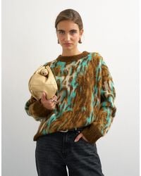 TOPSHOP - Gestrickter, flauschiger pullover mit relaxed fit, gebürstetem animal-print und rundhalsausschnitt - Lyst