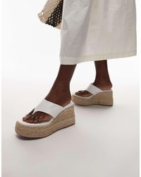 TOPSHOP - Alpargatas Blancas De Cuña Con Diseño De Tira Al Dedo Heidi De - Lyst
