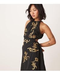 ASOS - Vestido Corto Con Bordado Floral, Abertura En La Espalda Y Cuello Halter De Asos Design Petite - Lyst