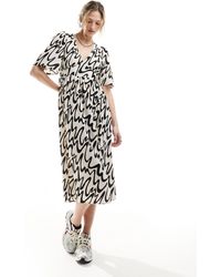 Monki - Short Sleeve Midi Dress With Side Split - Lyst