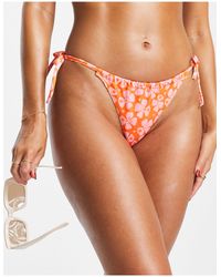 Monki - Slip bikini con laccetti laterali a fiori hawaiani rosa - Lyst