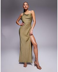 ASOS - Robe longueur mollet fendue en satin à bretelles asymétriques - olive - Lyst