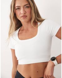 4505 - Seamless Baby Rib Cropped Scoop Neck Baby Tee - Lyst
