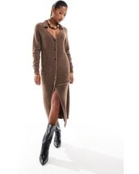 Aria Cove - Robe gilet long en maille duveteuse avec col - moyen - Lyst