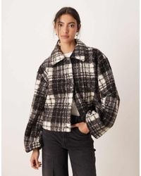 Vila - Boucle Check Short Jacket - Lyst