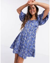 Mango – es Hängerkleid mit Lochstickerei und Blumenmuster - Blau