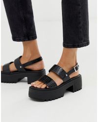 ASOS Sandalias planas gruesas de charol de efecto cocodrilo en negro Finalist