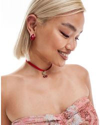 Reclaimed (vintage) - – choker-halskette mit em band und kirschanhänger - Lyst
