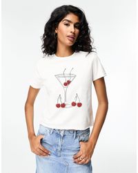 ASOS - T-shirt effet rétréci à imprimé cerises et boisson martini - Lyst