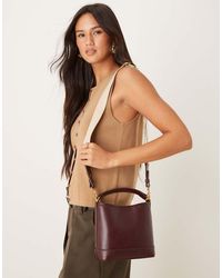 Mango - Borsa Da Spalla Piccola Squadrata Stile Classico Ciliegia Con Dettagli Dorati - Lyst