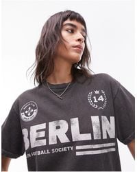 TOPSHOP - T-shirt oversize color antracite con grafica sportiva "berlin" - Lyst
