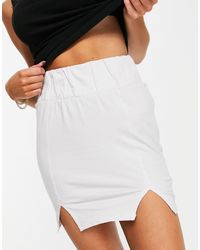 ASOS Minifalda con lavado gris, cinturilla ancha fruncida y bajo con muesca