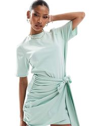 In The Style - Exclusive Wrap Tie Side Mini T-shirt Dress - Lyst