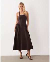 Mango - – ärmelloses, tailliertes neckholder-maxikleid - Lyst