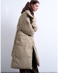 TOPSHOP - Doudoune longue à col cheminée et ceinture - taupe - Lyst