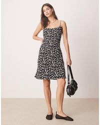 Abercrombie & Fitch - Saint-valentin - robe longueur genou à bretelles avec imprimé cœurs - Lyst