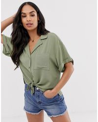 ASOS Camisa de manga corta con diseño arrugado y lazo en la parte delantera - Verde